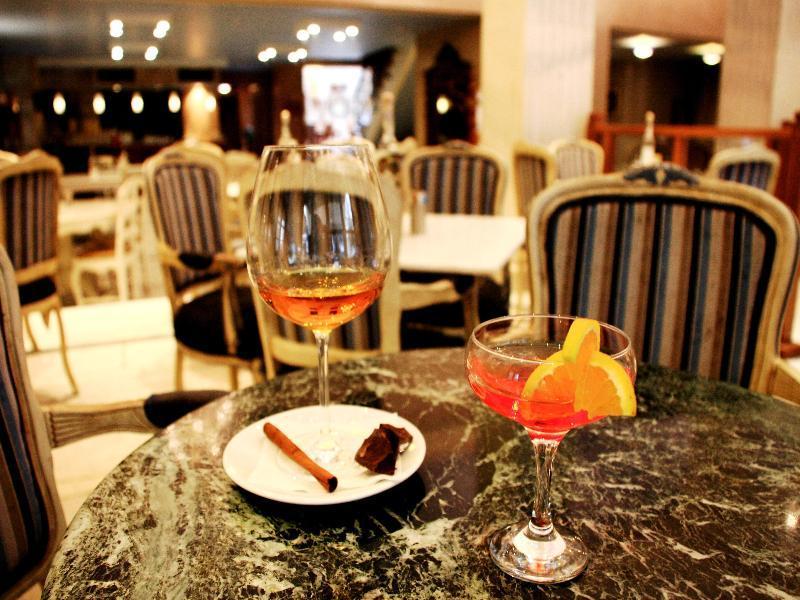 Byzantino Hotel Патра Экстерьер фото